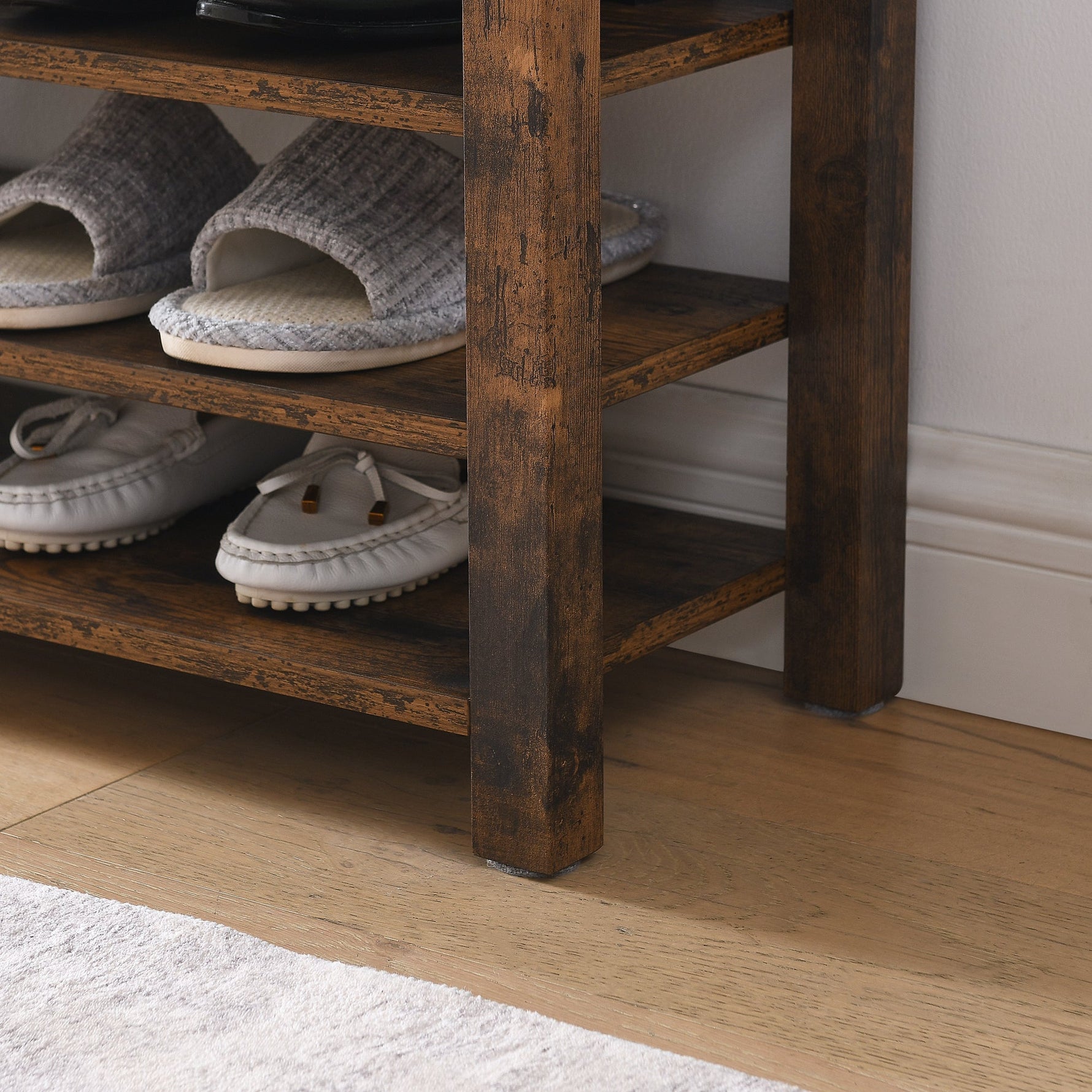 Height-Adjustable Shoe-Changing Bench