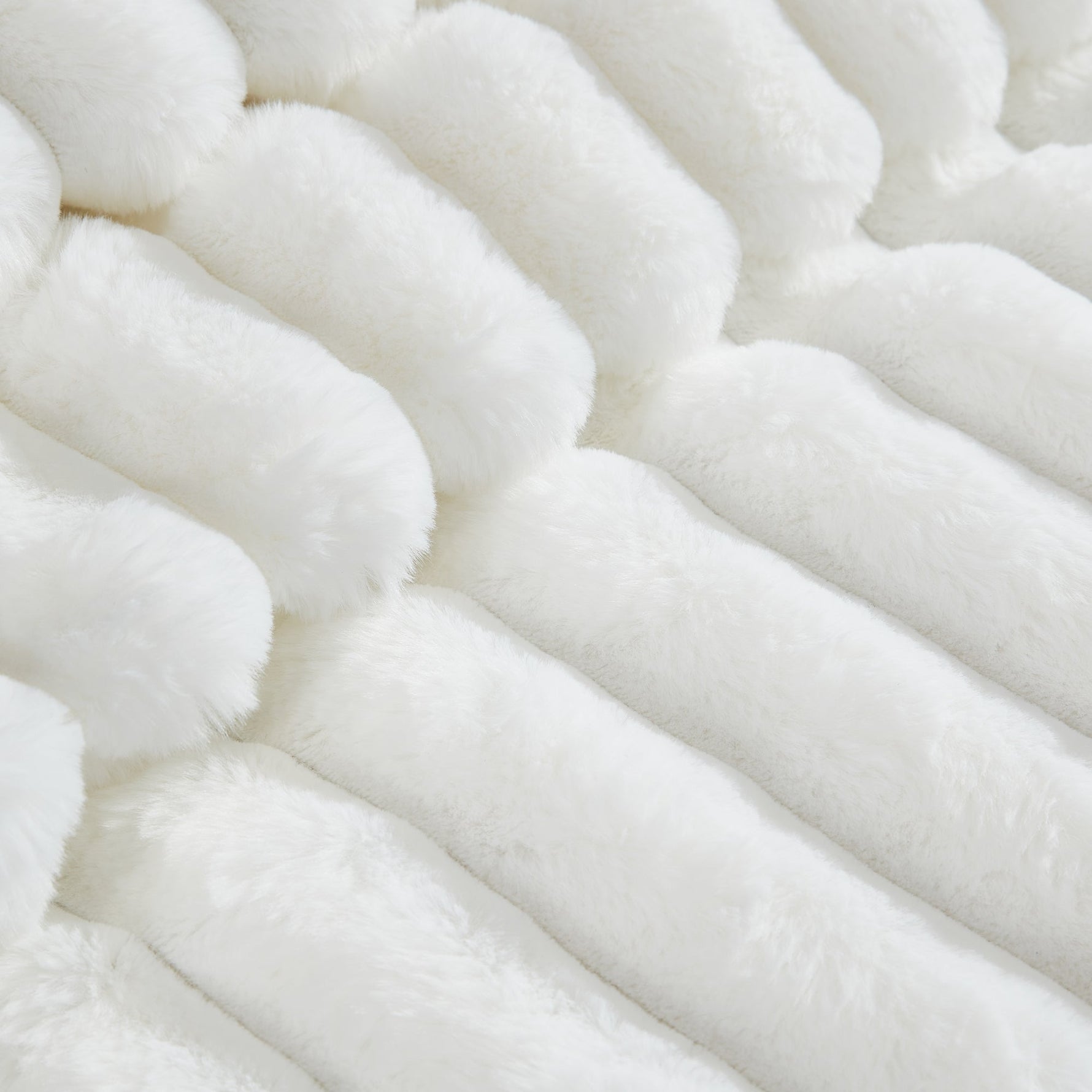 Everett 4-Piece White Micro Mink King Bedding Ensemble