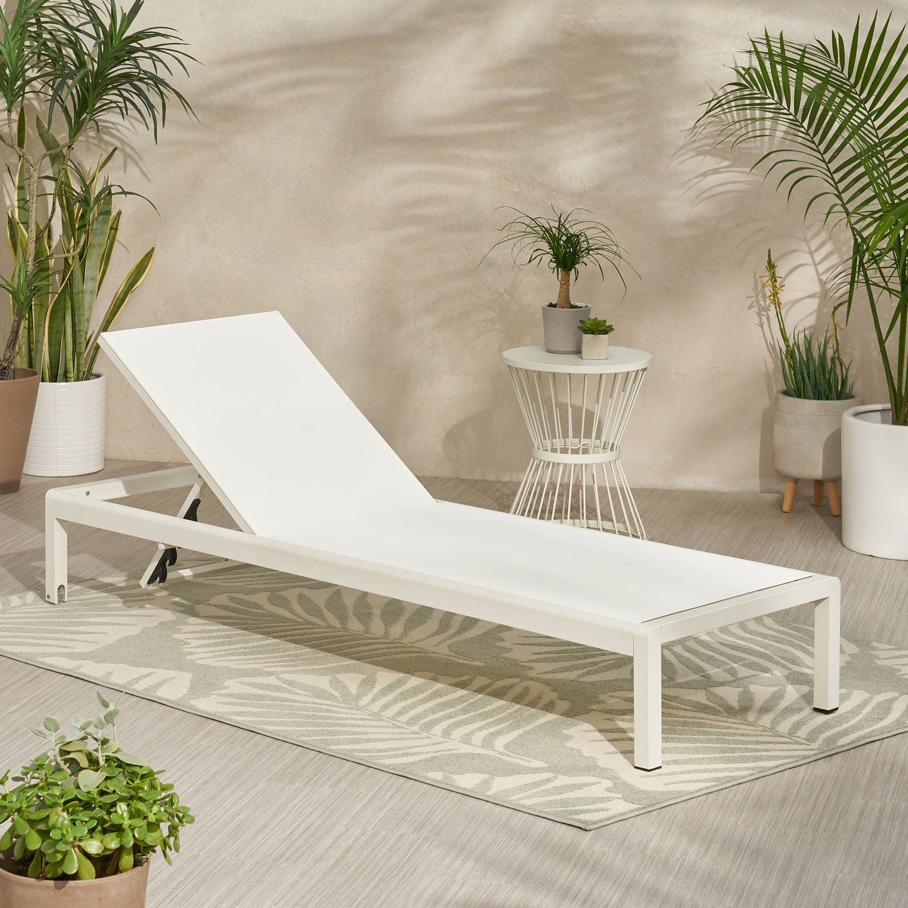 Outdoor Patio Chaise Lounge with 5 Reclining Positions