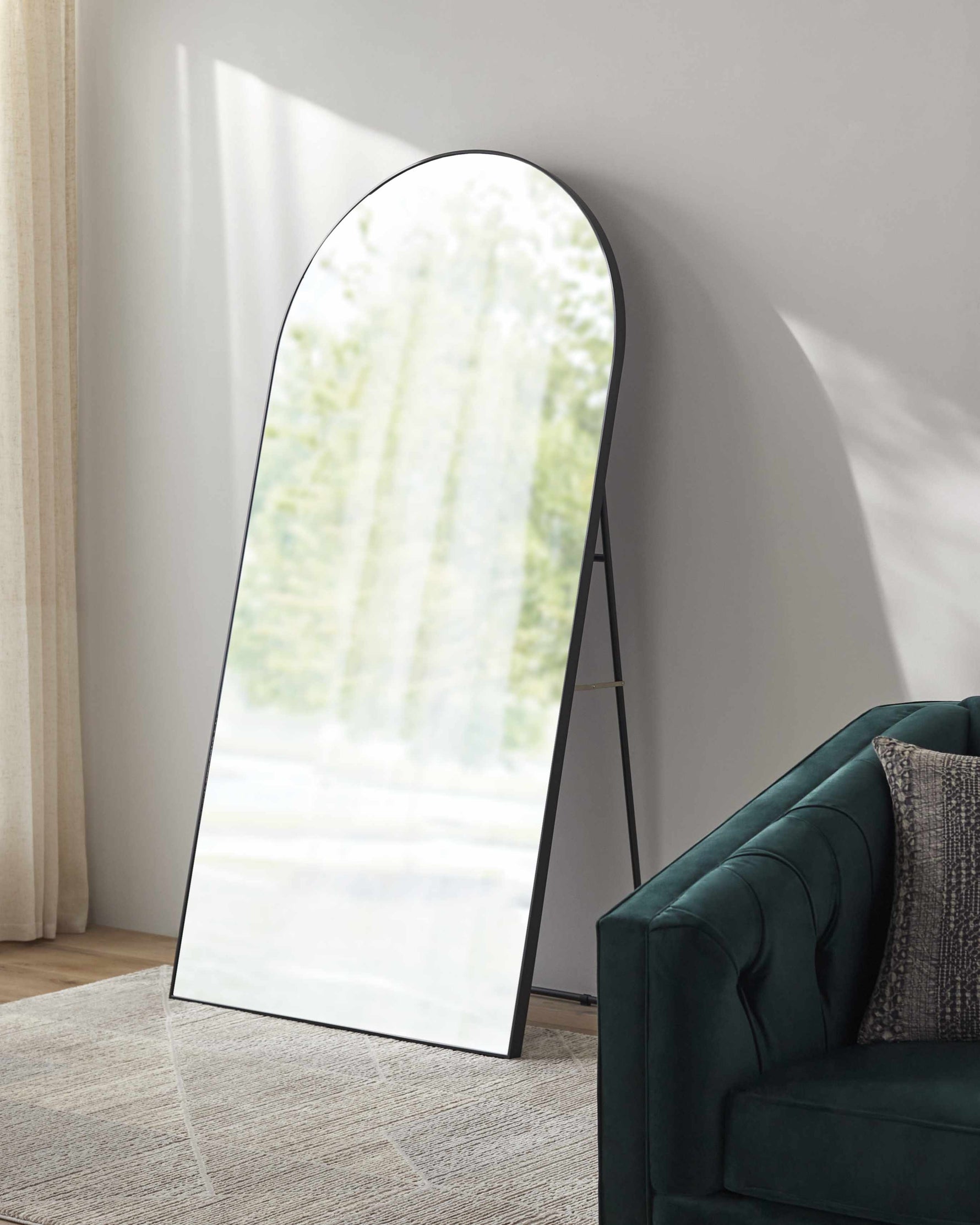 Yagodnoye Mirror